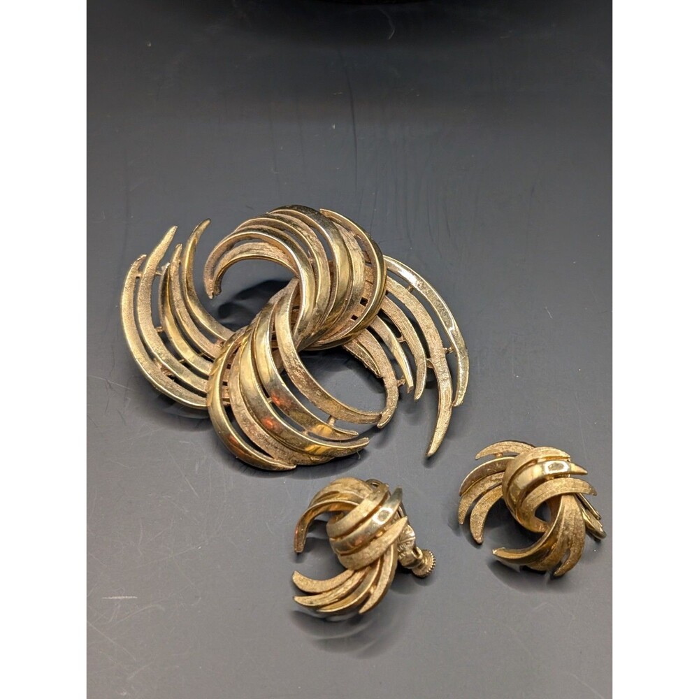Coro Vintage Gold-Tone Brooch And Earring Set